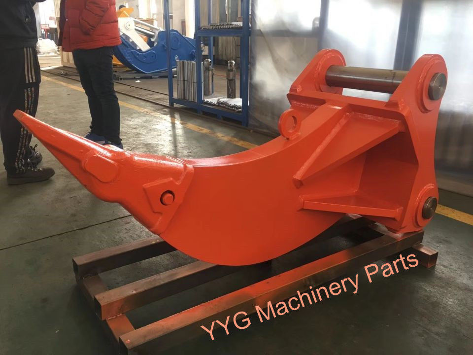 Red Color Excavator Ripper Attachment Q460 Hardox400 Wooden Package